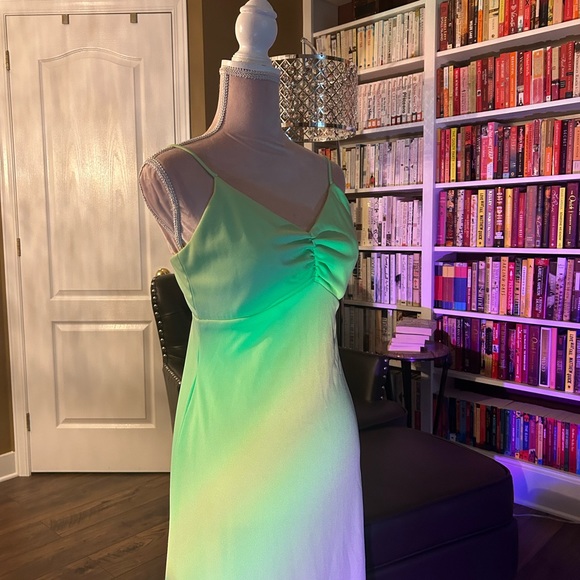 Light green formal dress, Summertime long dress, spaghetti straps - Picture 2 of 6